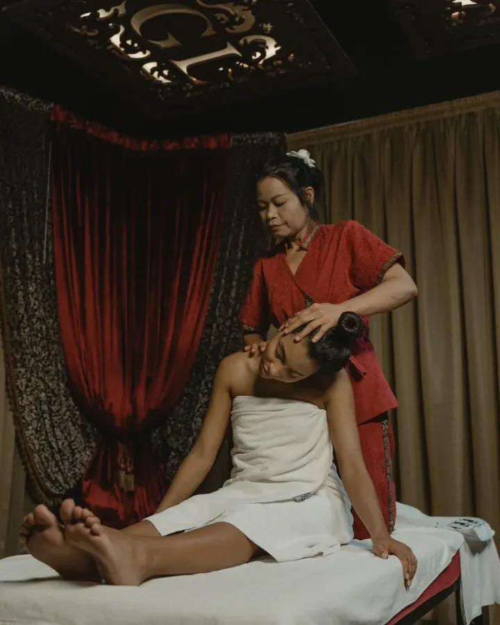 Đắp mặt nạ dưỡng da